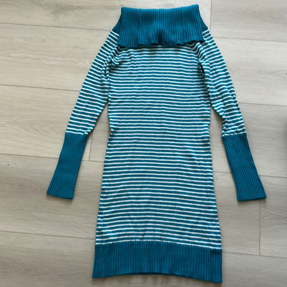 $40 EUC BCBGMAXAZRIA sweater dress in Small